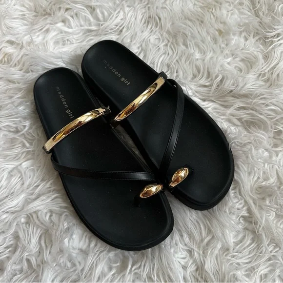 Madden Girl Women's Caribbean Slide On Sandal with Toe Loop - Picture 4 of 7